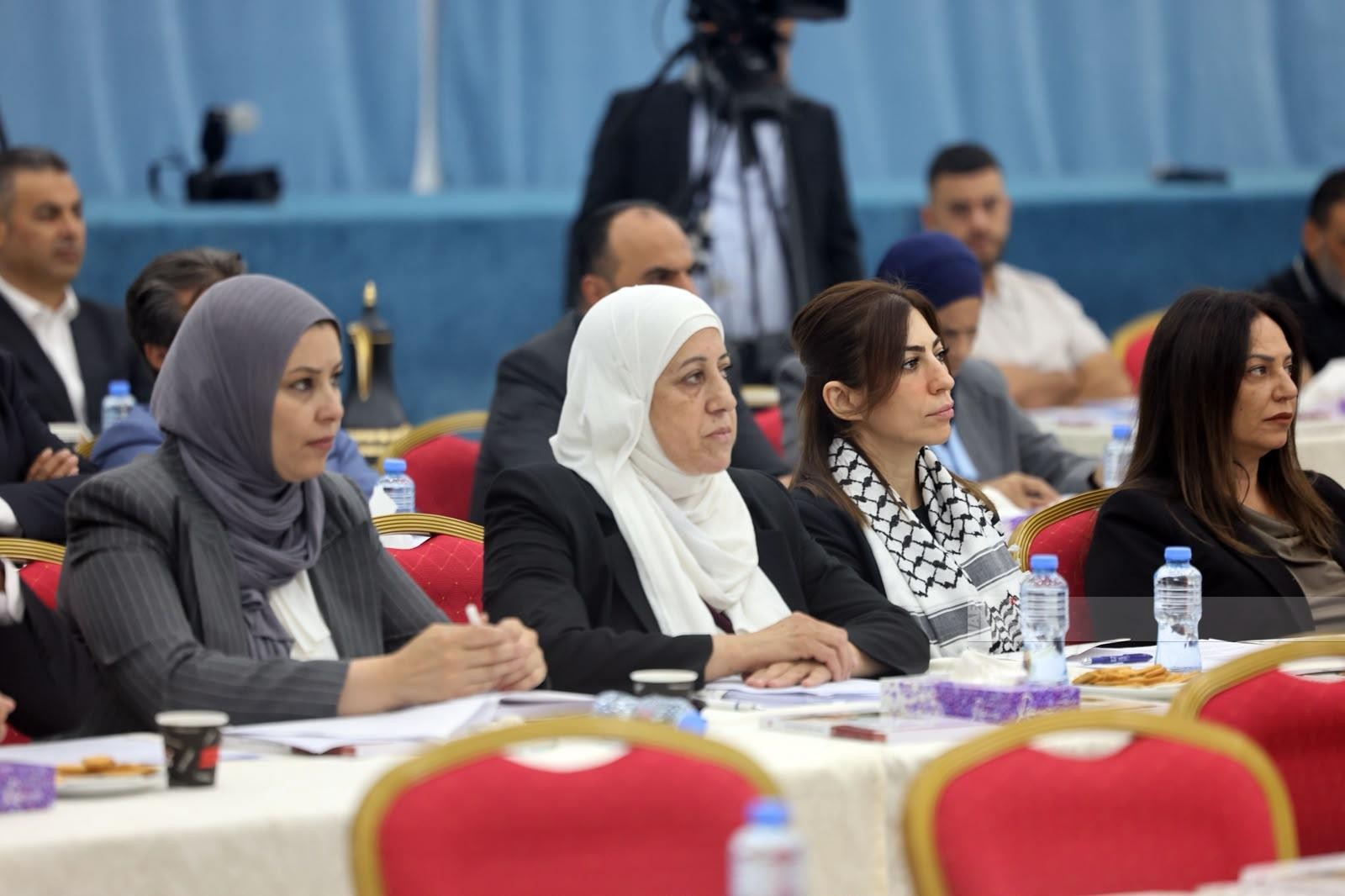 الرئيس محمود عباس، خلال ترؤسه أعمال الدورة الأولى للمجلس الثوري