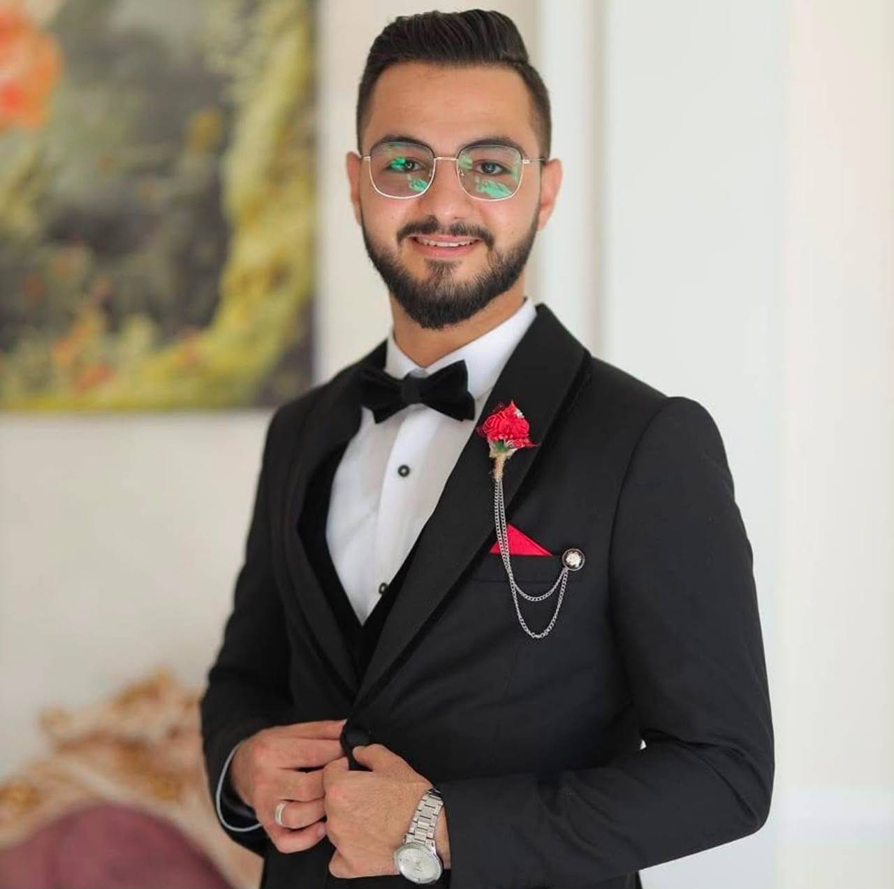 الشهيد محمد عاطف سكر الذي ارتقى قبل قليل في قصف مجموعة من المواطنين محيط الاتصالات غرب مدينة غزة.jpg