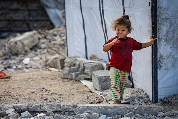 يمارس الفلسطينيون النازحون أنشطتهم اليومية في شمال مدينة غزة في 23 سبتمبر/أيلول 2026، وسط ظروف إنسانية صعبة ناجمة عن استمرار النزوح.(صورة: بلال أسامة)