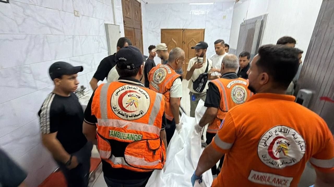 ثلاثة شهداء و5 مصابين إثر استهداف الطيران المسيّر مجموعة من المواطنين في محيط مسجد القبة غرب مدينة خانيونس..jpg