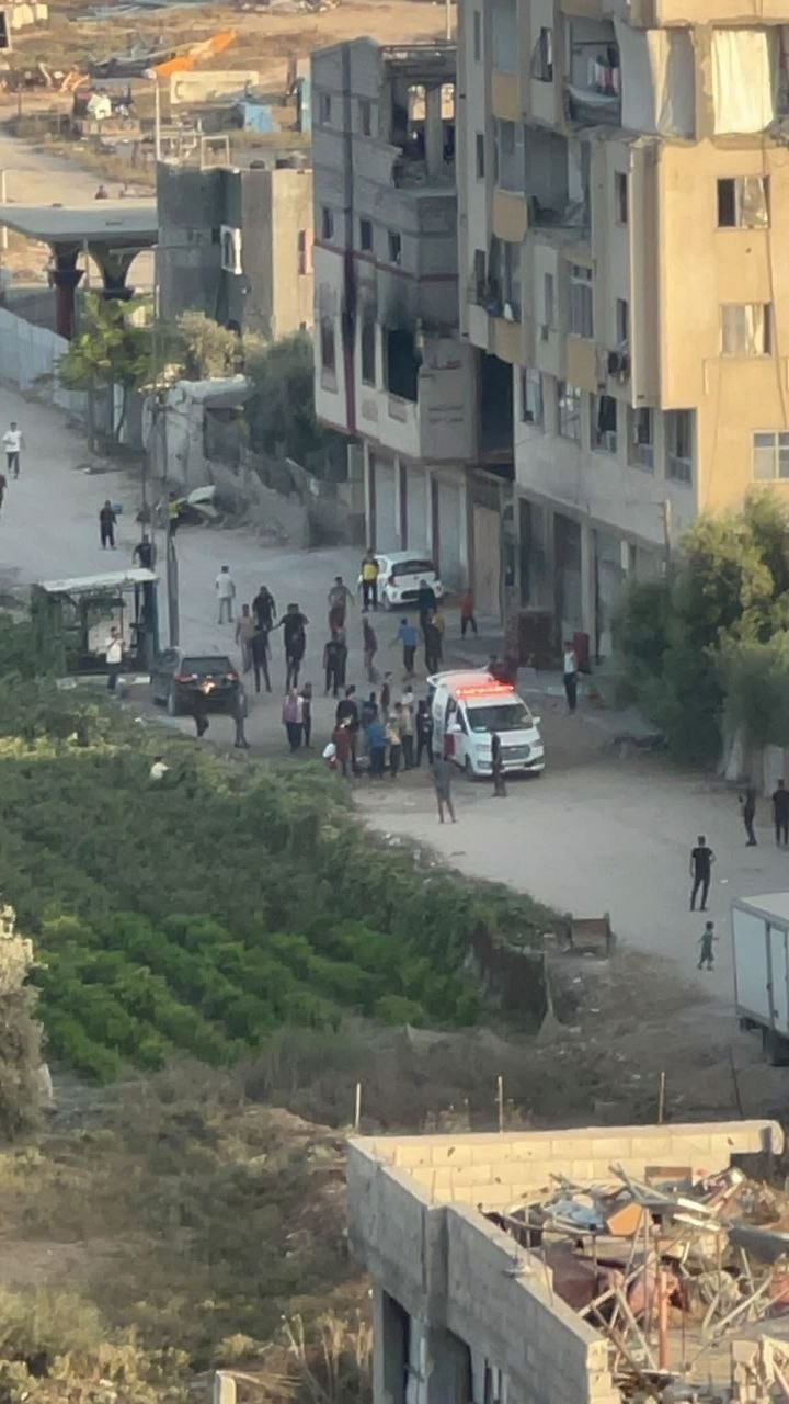 غارة من مسيرة إسرائيلية محيط منطقة الجوازات غربي مدينة غزة. ...jpg