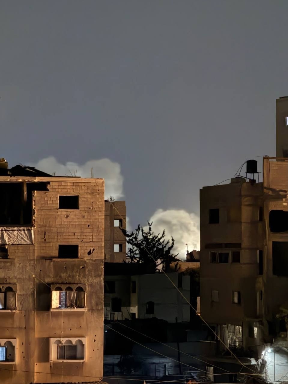 جيش الاحتلال ينفذ عملية نسف في حي الشجاعية شرقي مدينة غزة.jpg