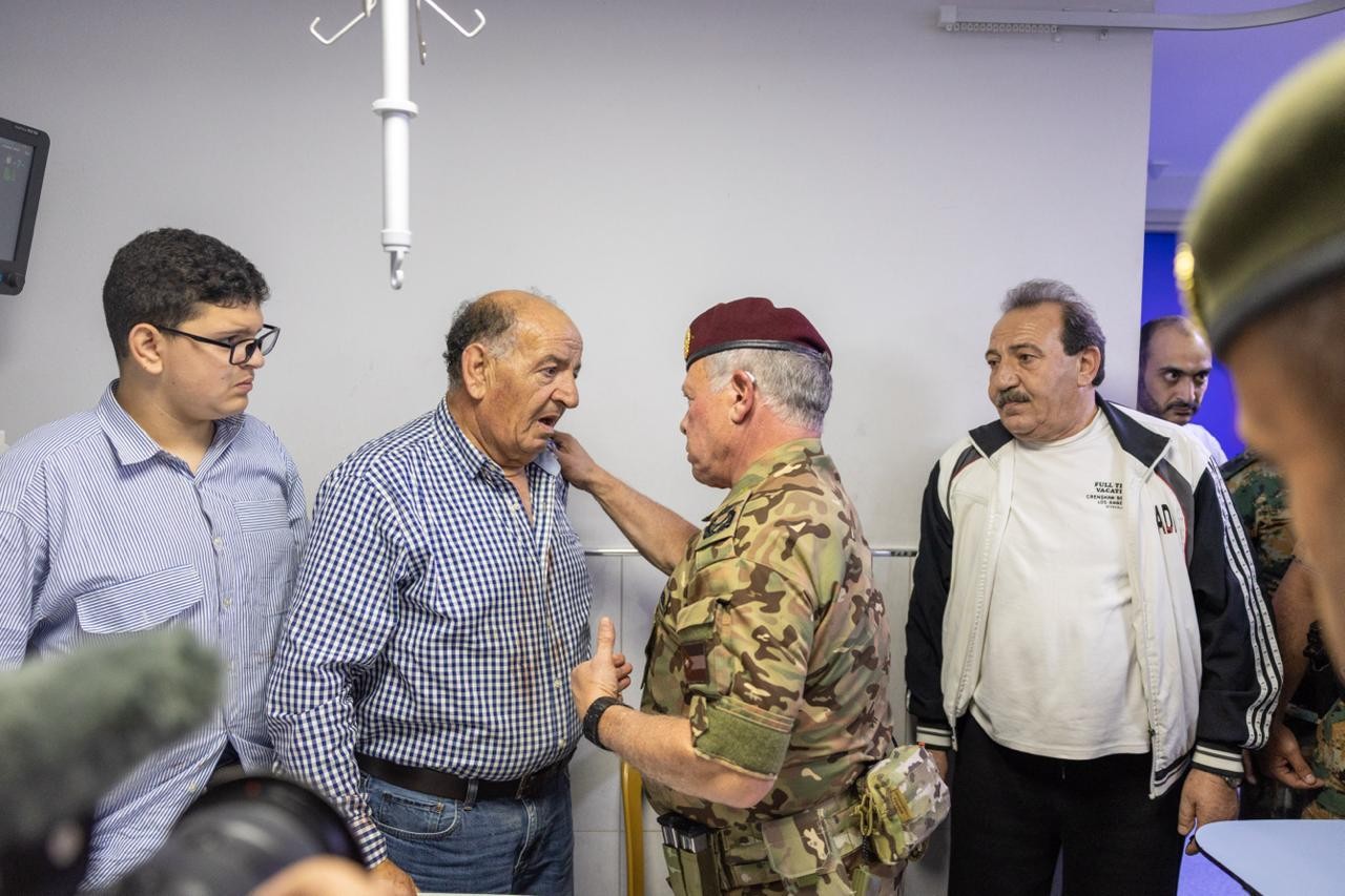 الملك يزور مصابي حادثة كنيسة حمود في الكرك ...jpeg