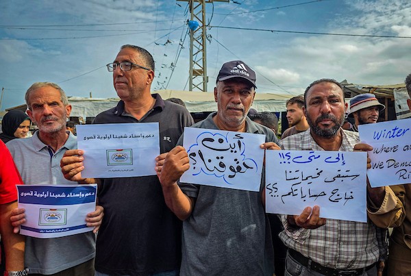 فلسطينيون نازحون من رفح يشاركون في فعالية بمدينة خان يونس، جنوبي قطاع غزة، للمطالبة بالعودة إلى مدينتهم، 11 أكتوبر/تشرين الأول 2026. (تصوير: طارق محمد)