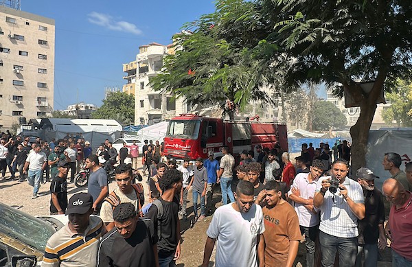 نقل جثامين شهداء وجرحى إلى مستشفى الشفاء بمدينة غزة، عقب غارة جوية إسرائيلية استهدفت مجموعة من الفلسطينيين غربي المدينة، في 10 أكتوبر/تشرين الأول 2026. (تصوير: محمد صالحة)