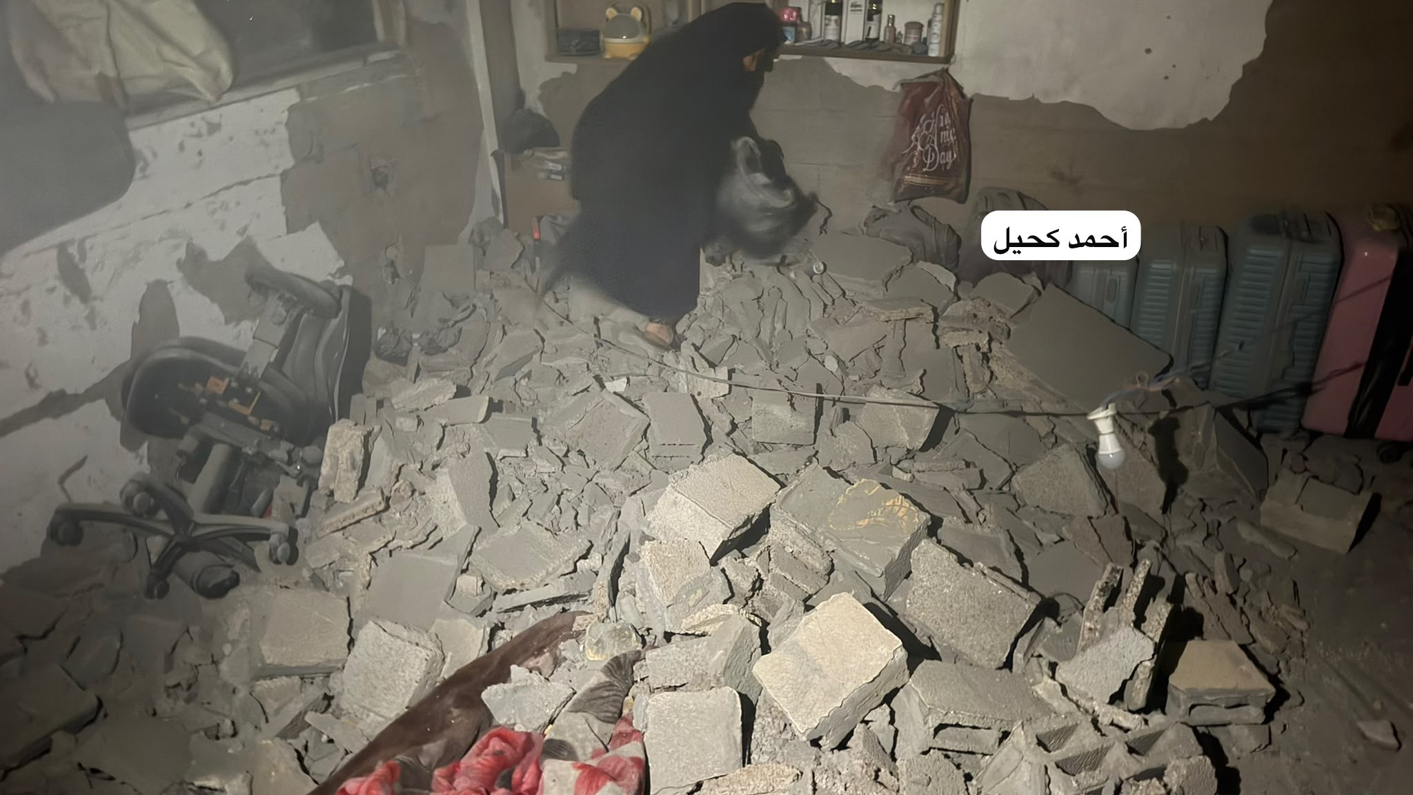 اللحظات الأولى لاستهداف طيران الاحتلال شقة سكنية في محيط مجمع الشفاء الطبي بمدينة غزة، والتي أسفرت عن استشهاد المواطن أكرم ي 2222.jpg