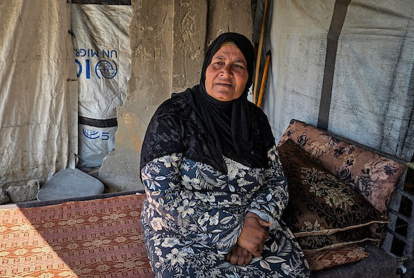 يواجه كبار السن الفلسطينيون ظروفًا معيشية صعبة في خان يونس، جنوب قطاع غزة، في الأول من أكتوبر/تشرين الأول 2026، بالتزامن مع الاحتفال باليوم العالمي للمسنين.(صورة: طارق محمد)