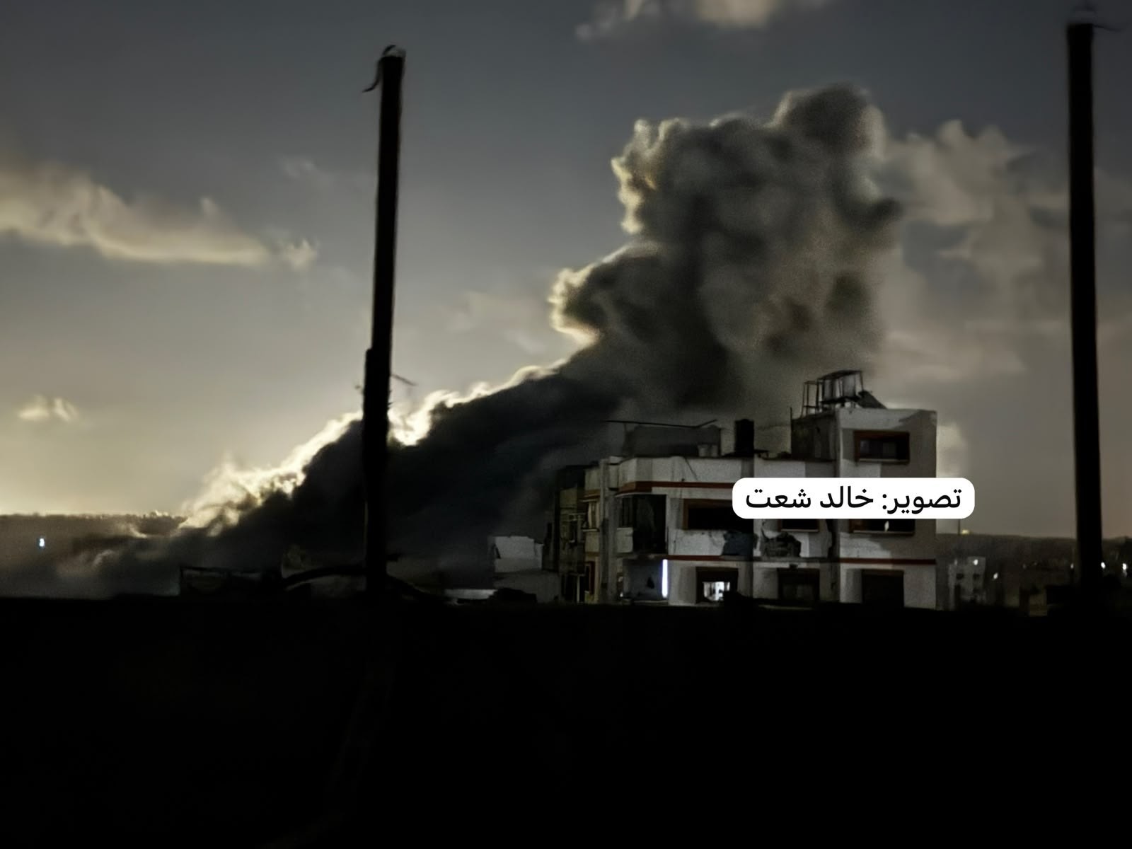 غارة من طائرات الاحتلال على منزل في منطقة كراج رفح وسط مدينة خانيونس.jpg
