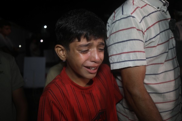 تشييع جثامين 75 شهيدًا انتشلتهم فرق الدفاع المدني من منطقة الدرج، شمال شرق مدينة غزة، 17 أكتوبر/تشرين الأول 2026. (تصوير: محمد صالحة)