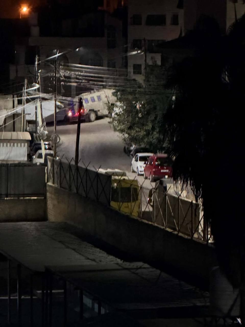 جانب آخر من اقتحام حي المخفية غرب نابلس ..jpg