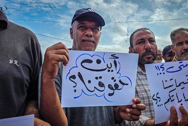 فلسطينيون نازحون من رفح يشاركون في فعالية بمدينة خان يونس، جنوبي قطاع غزة، للمطالبة بالعودة إلى مدينتهم، 11 أكتوبر/تشرين الأول 2026. (تصوير: طارق محمد)
