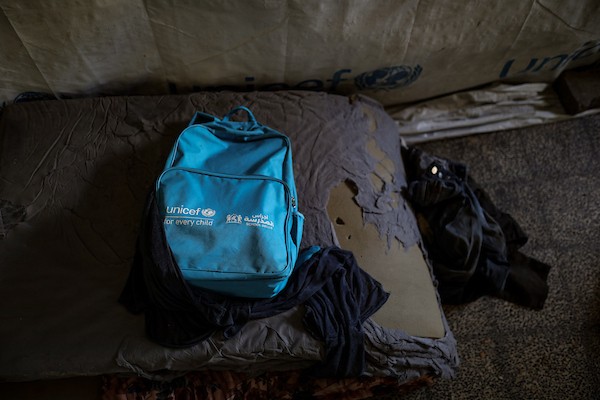 فلسطينيون نازحون يواصلون حياتهم اليومية داخل مدرسة حُوّلت إلى مأوى مؤقت في مدينة غزة، في الذكرى الثالثة لاندلاع الحرب، 7 أكتوبر/تشرين الأول 2026. تصوير: بلال أسامة.