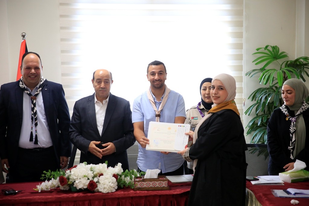 المدرسة الوطنية الفلسطينية للإدارة تختتم الورشة الوطنية للحماية من الأذى والآذان الصاغية