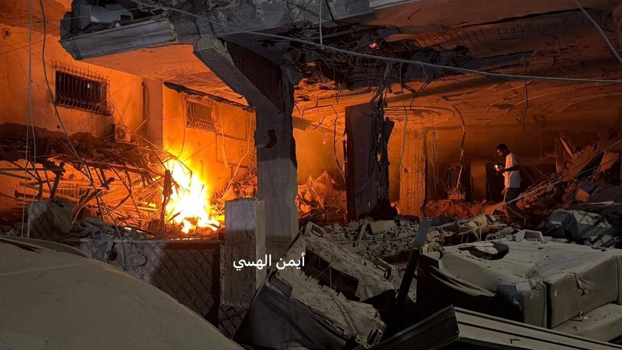 توثيق من المكان المستهدف غربي مدينة غزة بعدد من الصواريخ الحربية 1.jpg