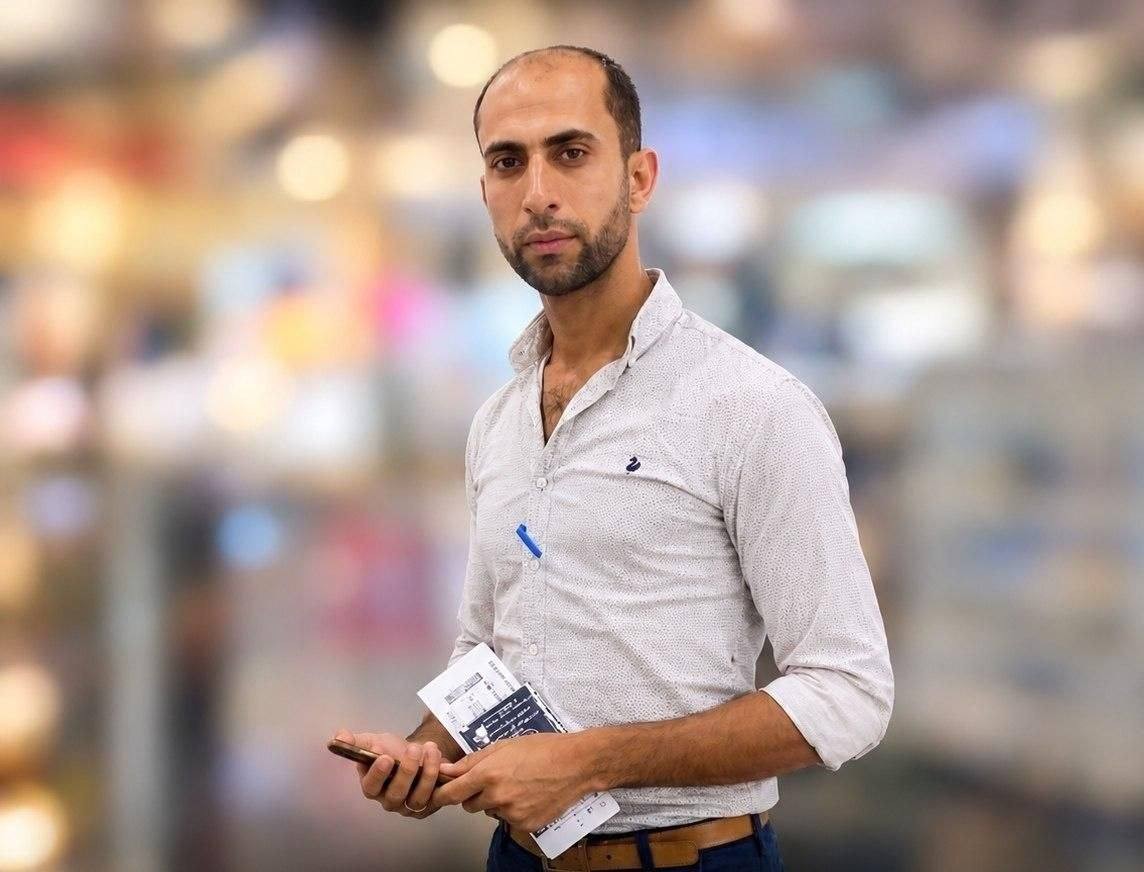 لشهيد أحمد محمود الرملاوي الذي ارتقى في استهداف الاحتلال خيمة فوق سطح منزلهم بمحيط مدرسة المأمونية في حي النصر غرب مدينة غزة.jpg