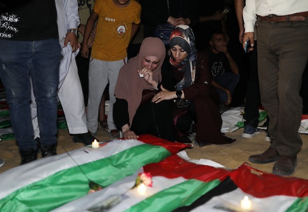 ودّع المشيّعون رفات 105 فلسطينيين انتُشلت من تحت أنقاض مبنى التاج في شارع اليرموك بمدينة غزة في 30 سبتمبر/أيلول 2026. (صورة: بلال أسامة)