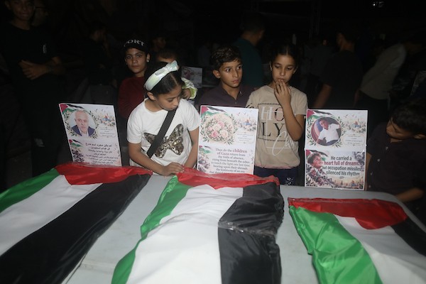 تشييع جثامين 75 شهيدًا انتشلتهم فرق الدفاع المدني من منطقة الدرج، شمال شرق مدينة غزة، 17 أكتوبر/تشرين الأول 2026. (تصوير: محمد صالحة)