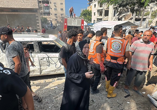 نقل جثامين شهداء وجرحى إلى مستشفى الشفاء بمدينة غزة، عقب غارة جوية إسرائيلية استهدفت مجموعة من الفلسطينيين غربي المدينة، في 10 أكتوبر/تشرين الأول 2026. (تصوير: محمد صالحة)