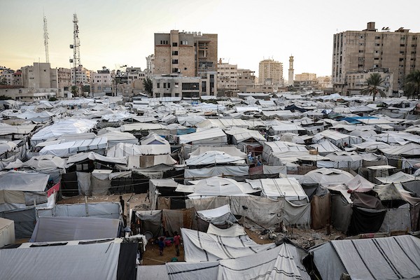 في الأول من أكتوبر/تشرين الأول 2026، اكتظت الخيام التي تؤوي نازحين فلسطينيين بين المباني المدمرة في وسط مدينة غزة، بينما تستعد العائلات لفصل الشتاء وسط ظروف إنسانية صعبة.(صورة: بلال أسامة)