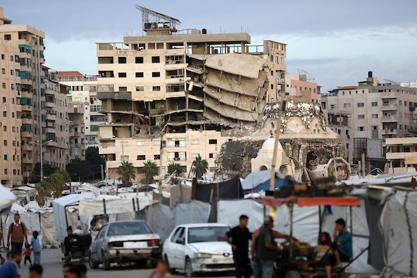 لا تزال العائلات الفلسطينية النازحة تعيش في خيام وملاجئ مؤقتة في قطاع غزة في 5 أكتوبر/تشرين الأول 2026. (صورة: بلال أسامة)