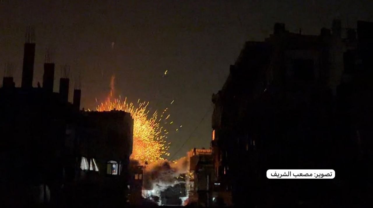 استهداف منزل لعائلة المدهون في حي الصفطاوي شمال غرب مدينة غزة ..