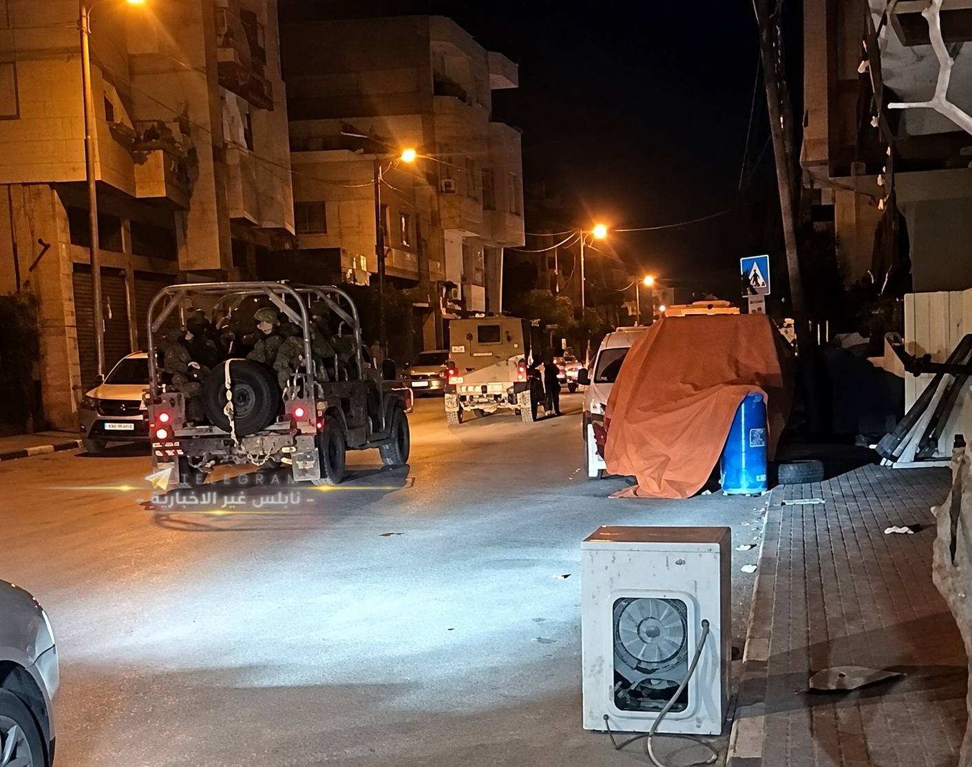 جانب من اقتحام قوات الاحتلال الواسع لمدينة الخليل وتهجير سكان عدة احياء قسراً 9.jpg