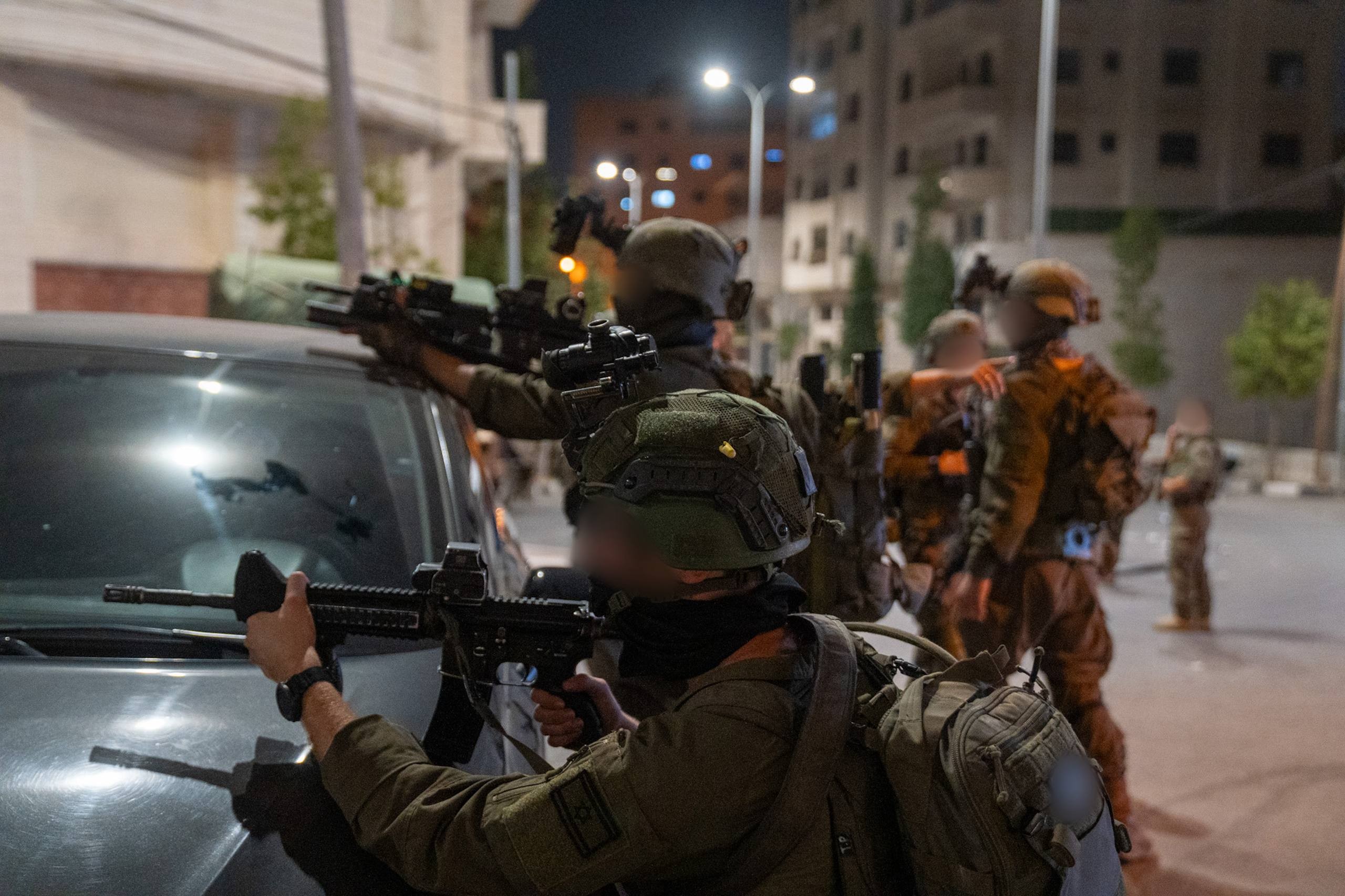عمليات جيش الاحتلال الإسرائيلي في الخليل .. صورة نشرها الجيش عبر حسابه بمنصة تليجرام