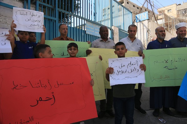 طلبة فلسطينيون يشاركون في اعتصام أمام مدرسة تابعة لوكالة «الأونروا» في مخيم بلاطة شرقي نابلس، في 8 أكتوبر/تشرين الأول 2026.تصوير: محمد ناصر
