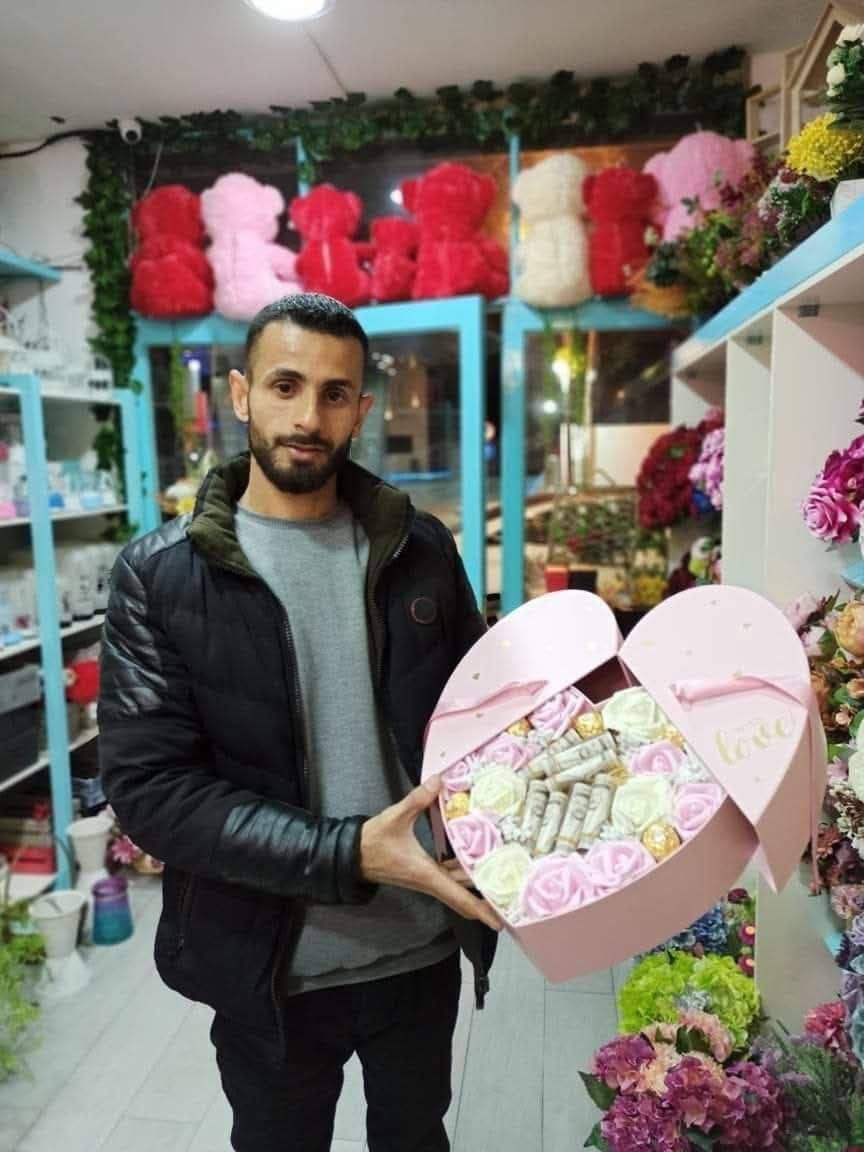 استشهاد عبدالله منير محمود حرز ، جراء غارة نفذتها طائرة مسيّرة إسرائيلية على مجموعة من المواطنين في محيط مدرسة التابعين بحي الدرج، وسط مدينة غزة.jpg