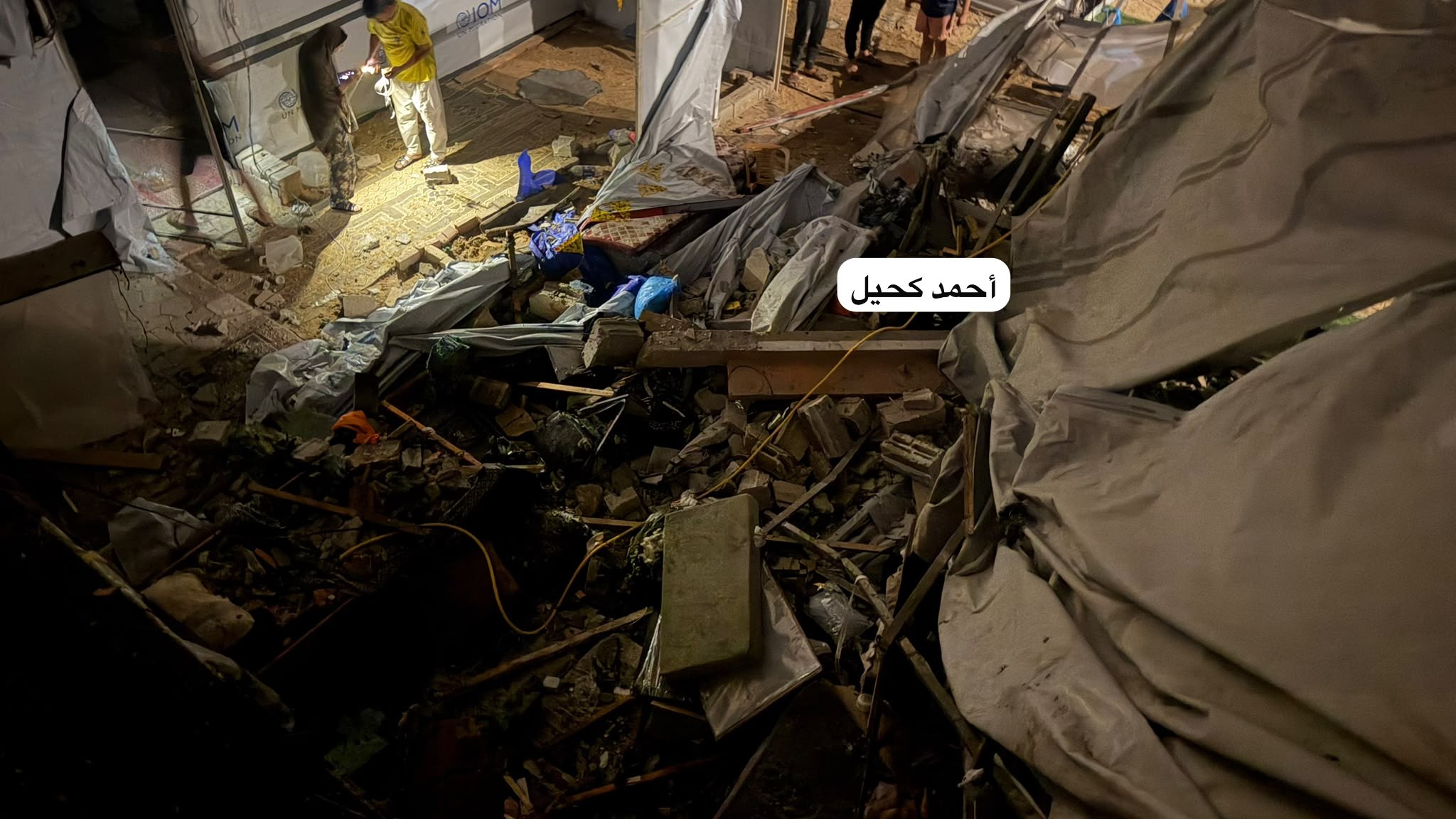 اللحظات الأولى لاستهداف طيران الاحتلال شقة سكنية في محيط مجمع الشفاء الطبي بمدينة غزة، والتي أسفرت عن استشهاد المواطن أكرم ي 5.jpg