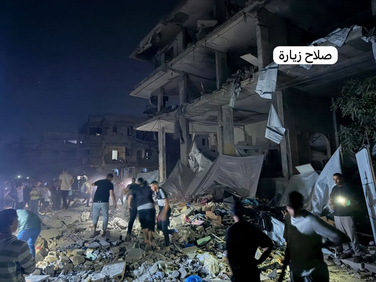 دمار كبير وواسع جراء استهداف طيران الاحتلال الاسرائيلي منزلاً لعائلة المدهون بحي الصفطاوي شمال غرب مدينة غزة..jpg