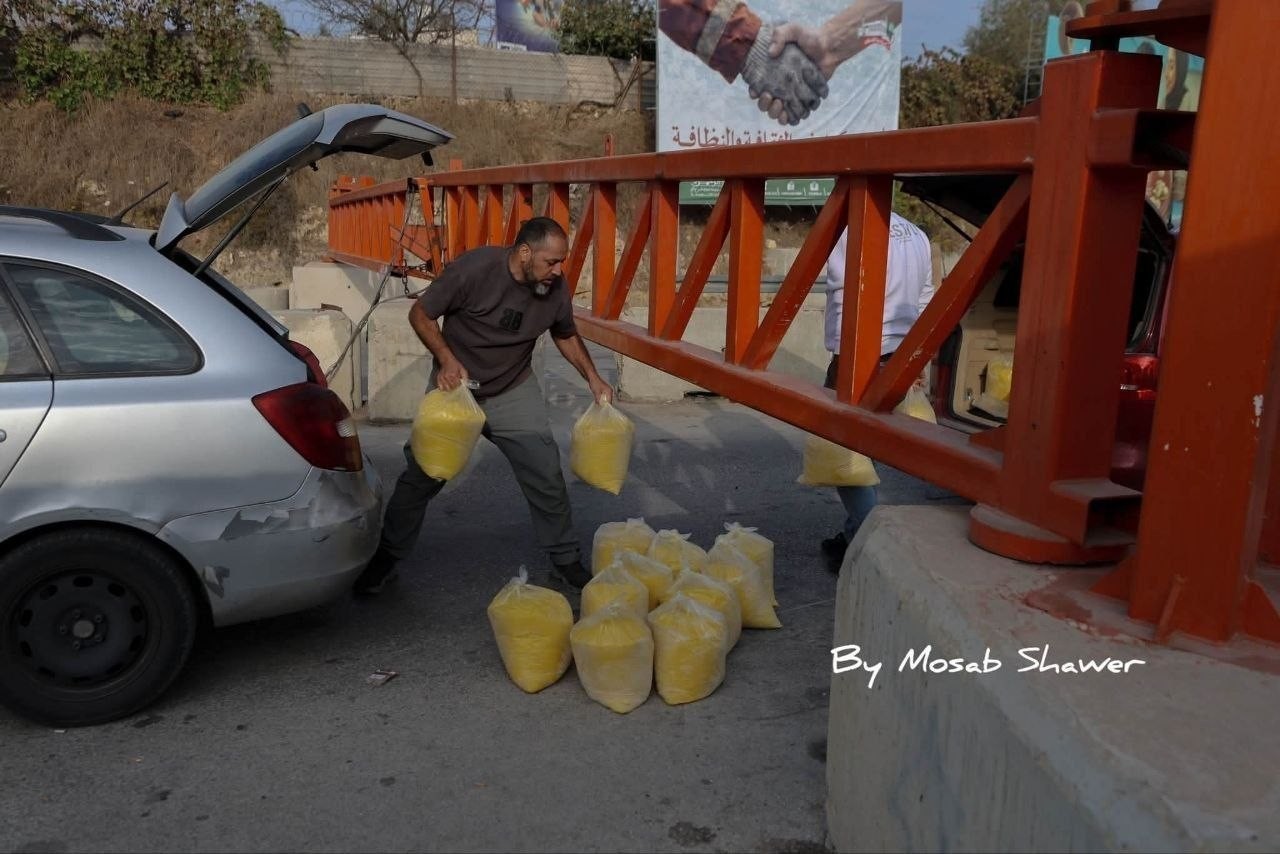 إغلاق مداخل مدينة الخليل وآثار تجريف وهدم منشآت تجارية وصناعية في منطقة فرش الهوى 21.jpg
