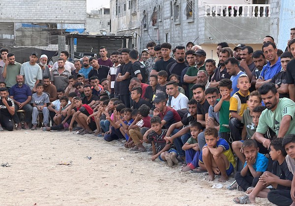 مباراة ودية وسط مخيمات النزوح في خان يونس، جنوب قطاع غزة، في 2 أكتوبر/تشرين الأول 2026. تصوير: طارق محمد