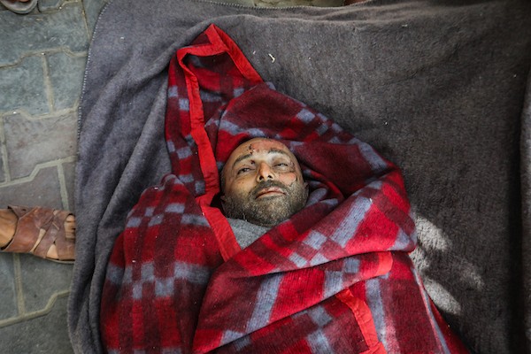 فلسطينيون يودّعون جثمان الشهيد محمد عبد الخالق خلة في مستشفى الشفاء بمدينة غزة، الخميس 15 أكتوبر/تشرين الأول 2026.تصوير: محمد صالحة