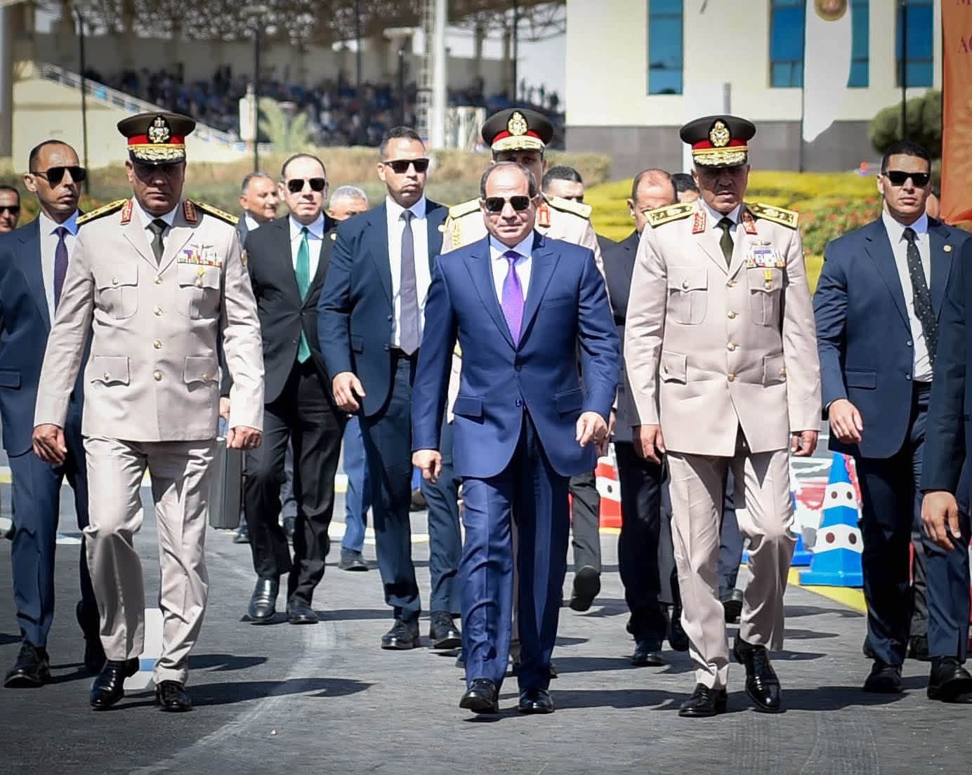 الرئيس عبد الفتاح السيسي يشهد حفل تخرج الدفعة رقم (١) للأكاديمية العسكرية المصرية .....jpg