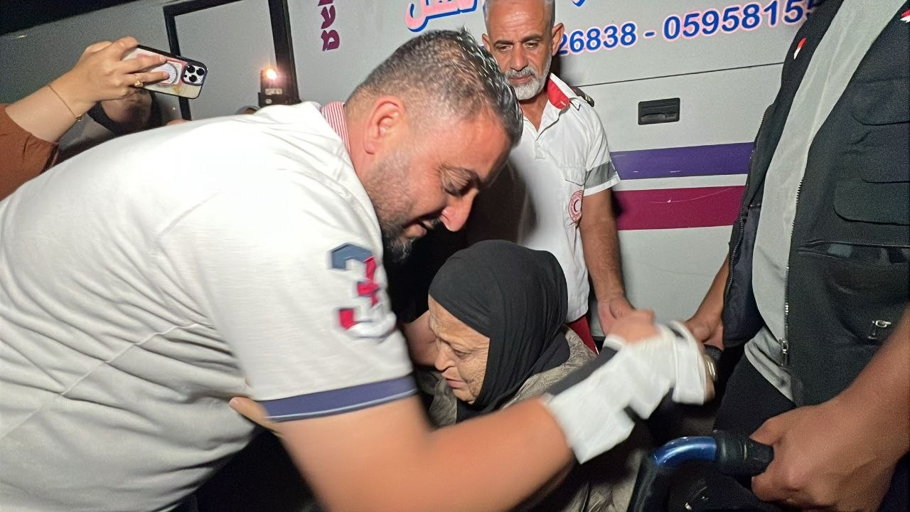 وصول دفعة من العائدين لغزة عبر معبر رفح البري 4.jpg