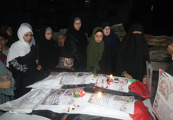 تشييع جثامين 75 شهيدًا انتشلتهم فرق الدفاع المدني من منطقة الدرج، شمال شرق مدينة غزة، 17 أكتوبر/تشرين الأول 2026. (تصوير: محمد صالحة)