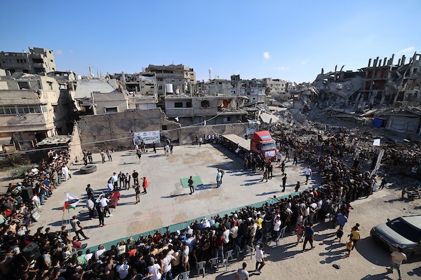 رياضيون يتنافسون في بطولة «الرجل القوي فلسطين 2026»، التي نظمها الاتحاد الفلسطيني للقوة البدنية للمرة الأولى بمدينة غزة، يوم 16 أكتوبر/تشرين الأول 2026. (تصوير: محمد صالحة)